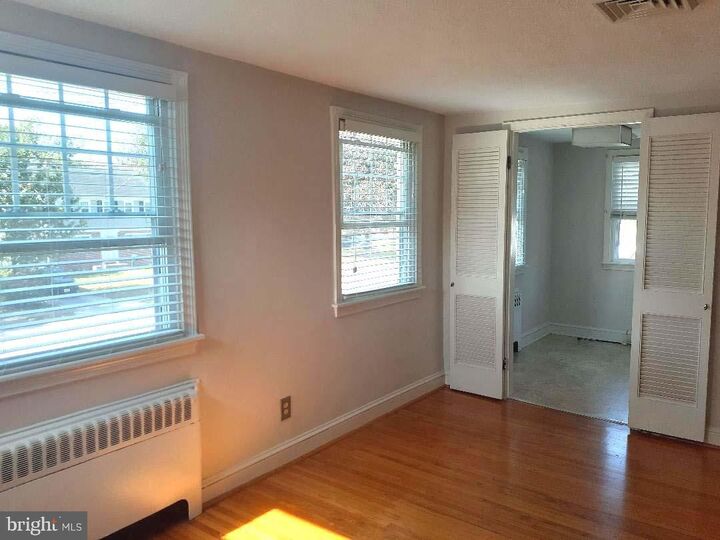 Property Photo:  37 W Grant Street Apt B  NJ 08098 