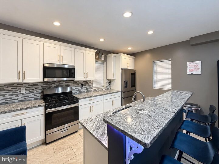 Property Photo:  1427 W Fisher Avenue  PA 19141 