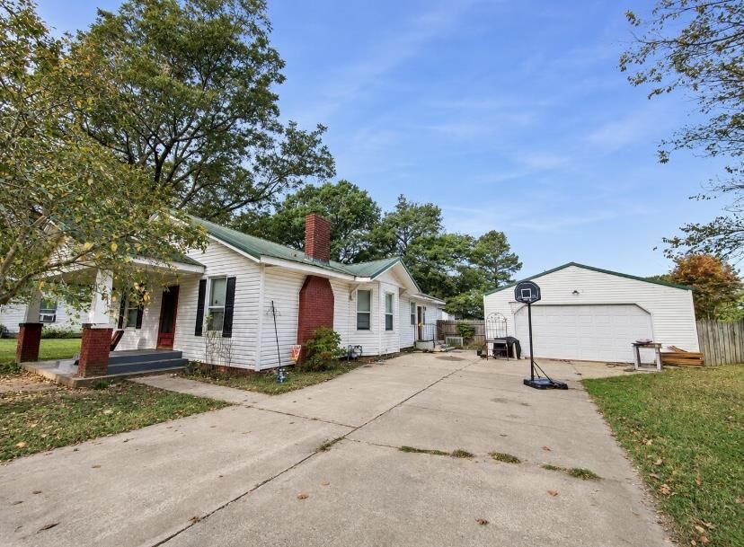 Property Photo:  210 SW Randolph  AR 72433 