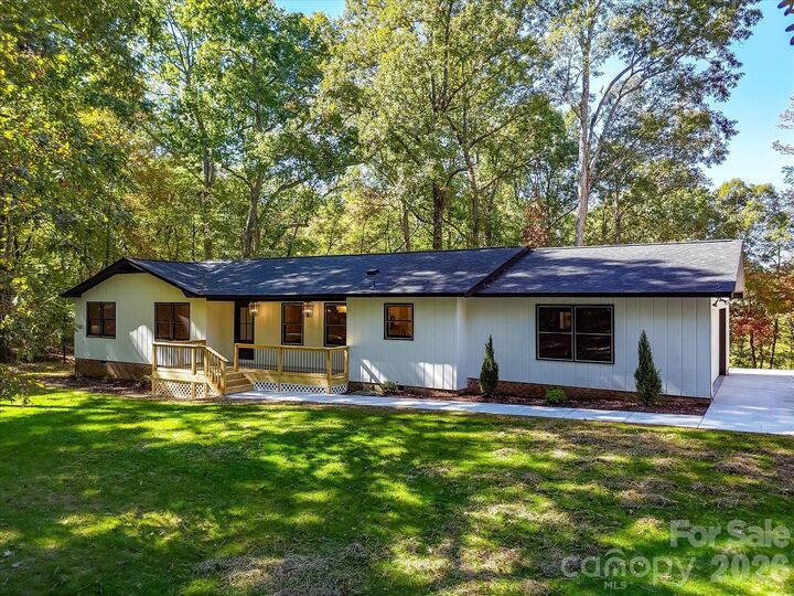 Property Photo: 1614 Medlin Road NC 28112