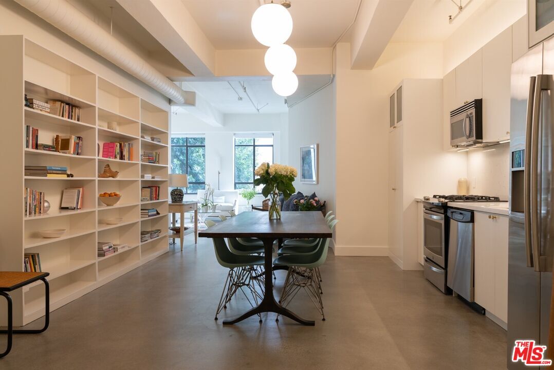 Property Photo:  849 S Broadway, Unit 202  CA 90014 