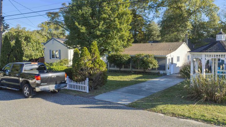 Property Photo: 430 Hollywood Rd NJ 08251