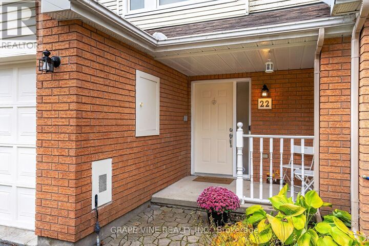 Property Photo:  22 Hodgson Court  ON K2K 2T4 