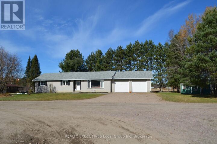 Property Photo:  202 East Young Street East  ON P0H 2L0 