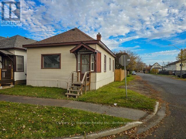 Property Photo:  301 Ogden Street  ON P7C 2N4 