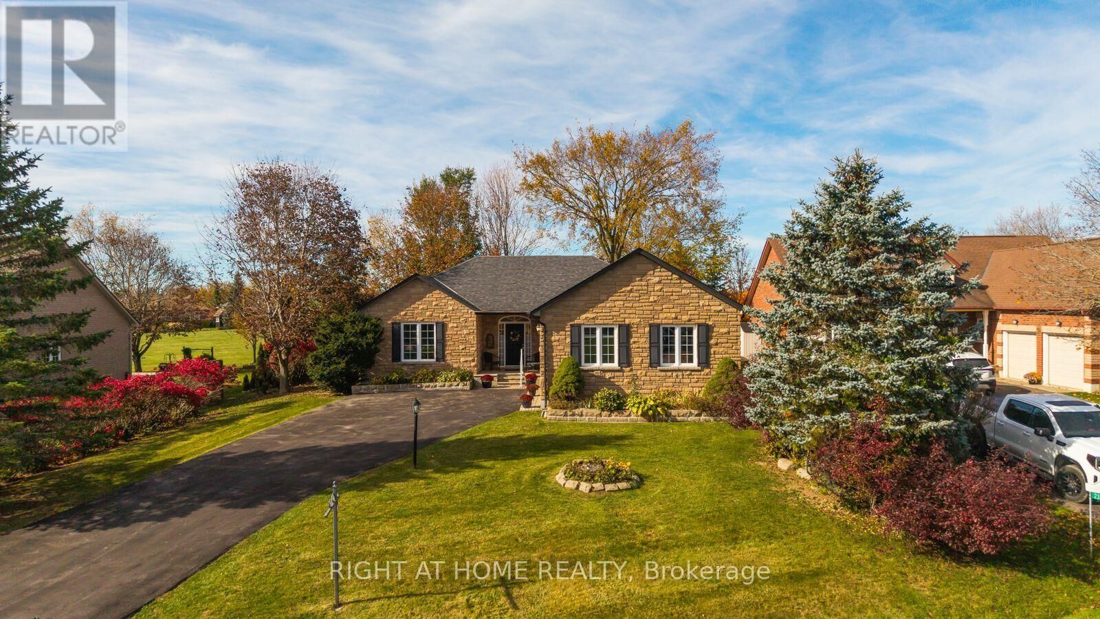 Property Photo:  21 Crescent Moon Lane  ON L0C 1G0 