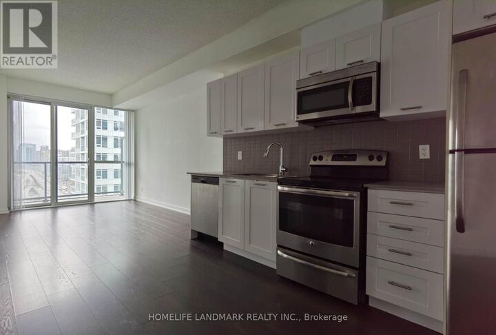 Property Photo:  20 Bruyeres Mews 1906  ON M5V 0G8 
