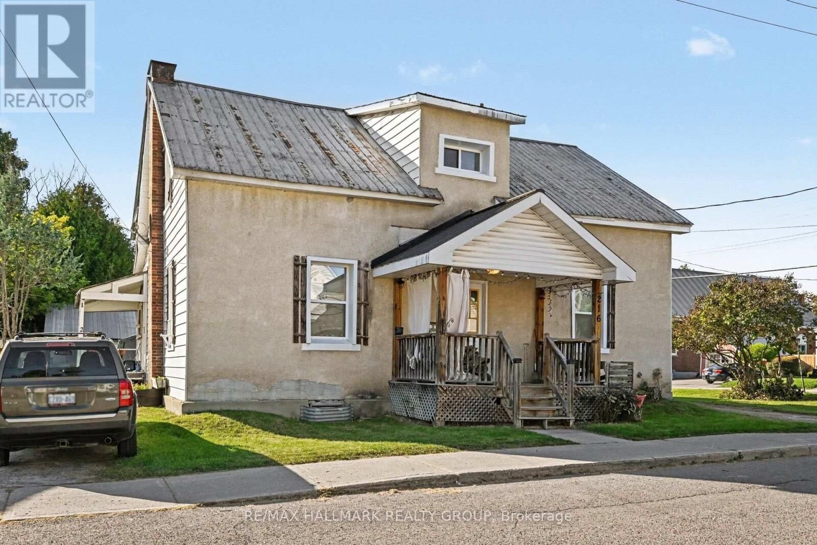 Property Photo: 216 Bell Street 1 ON K7S 1T3