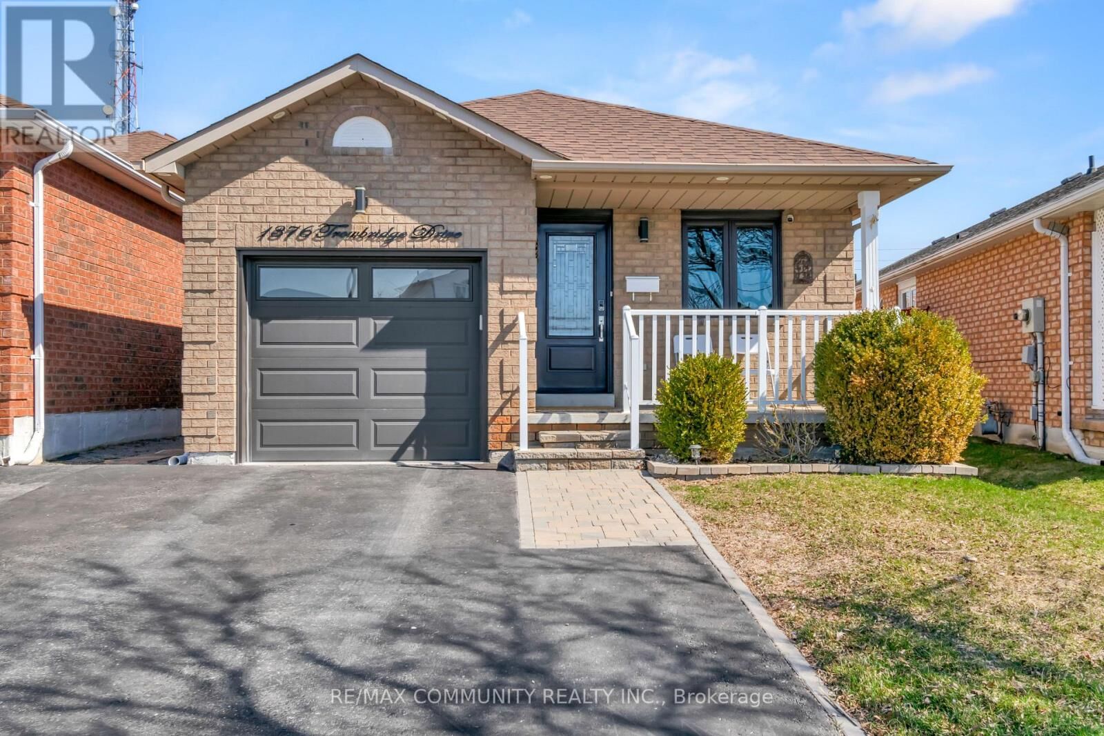Property Photo:  1376 Trowbridge Drive  ON L1G 7R7 