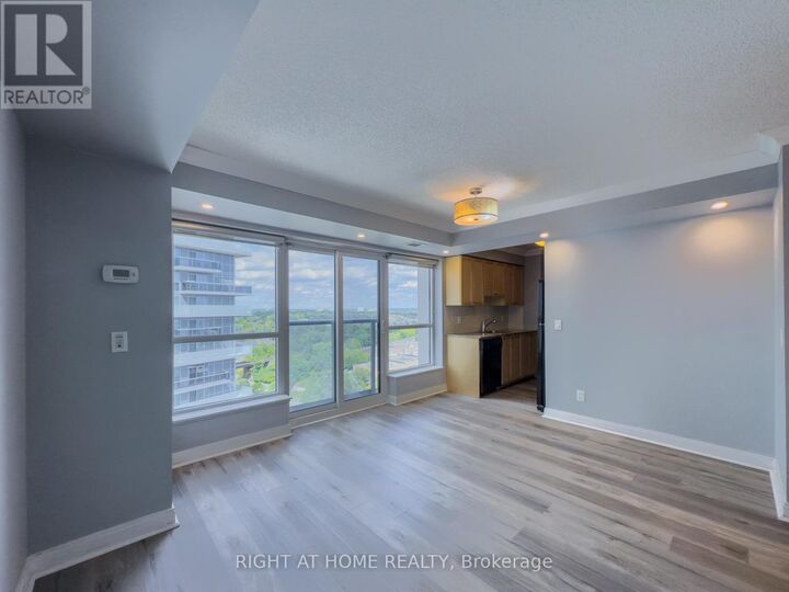 Property Photo: 181 Village Green Square 1419 ON M1S 0K6