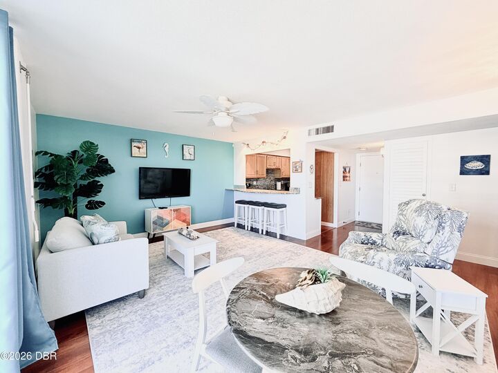 Property Photo: 2800 N Atlantic Avenue FL 32118
