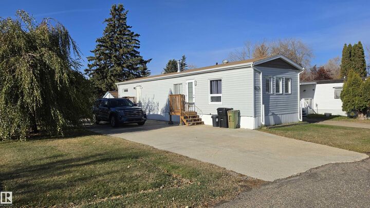 Property Photo:  461 Westview Close NW  AB T5S 1T5 