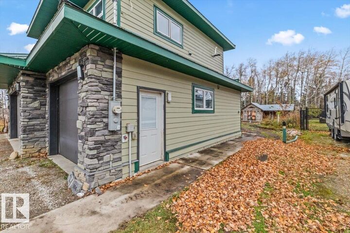 Property Photo:  304 55230 Rge Rd 10  AB T8R 0K4 