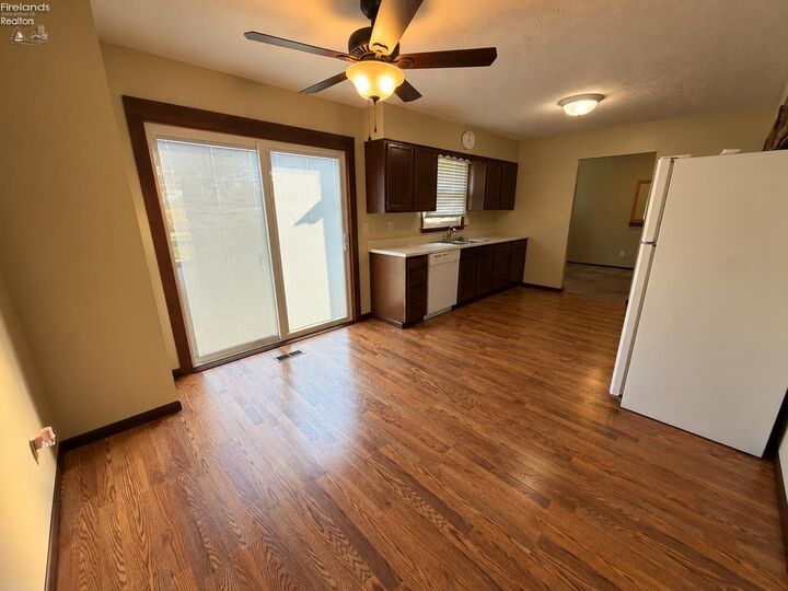 Property Photo: 933 S County Road 17 OH 44883