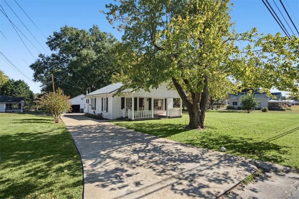 Property Photo:  710 Jones Avenue  GA 30153 