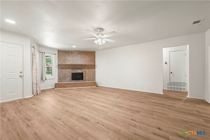 Property Photo: 1609 Joy Drive TX 76543