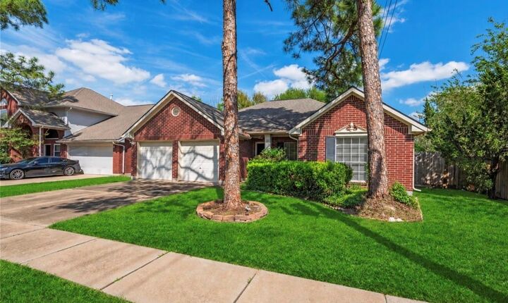 Property Photo: 16423 Maple Downs Lane TX 77498