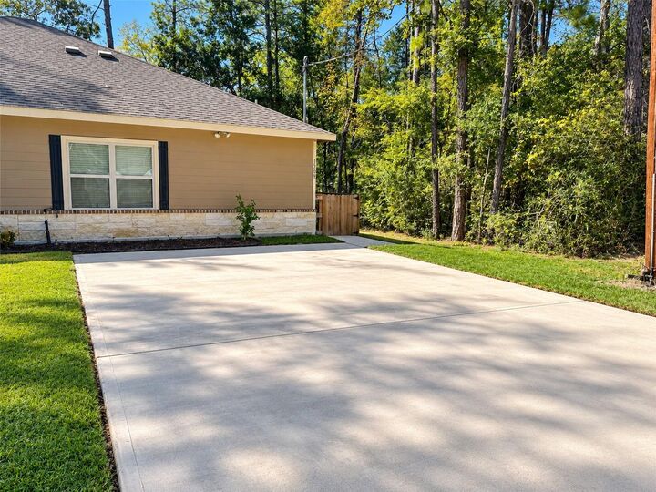 Property Photo:  15679 Sycamore Drive  TX 77356 