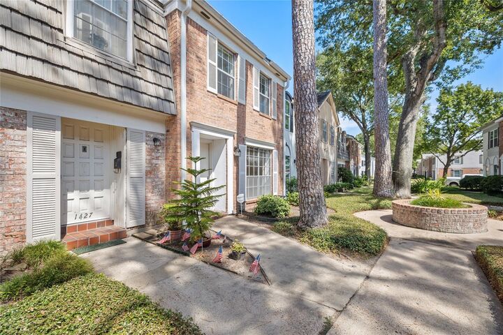 Property Photo: 1425 Springrock Lane 4 TX 77055