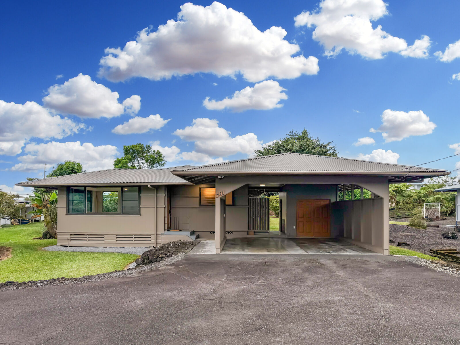 Property Photo:  681 Kawailani St  HI 96720 