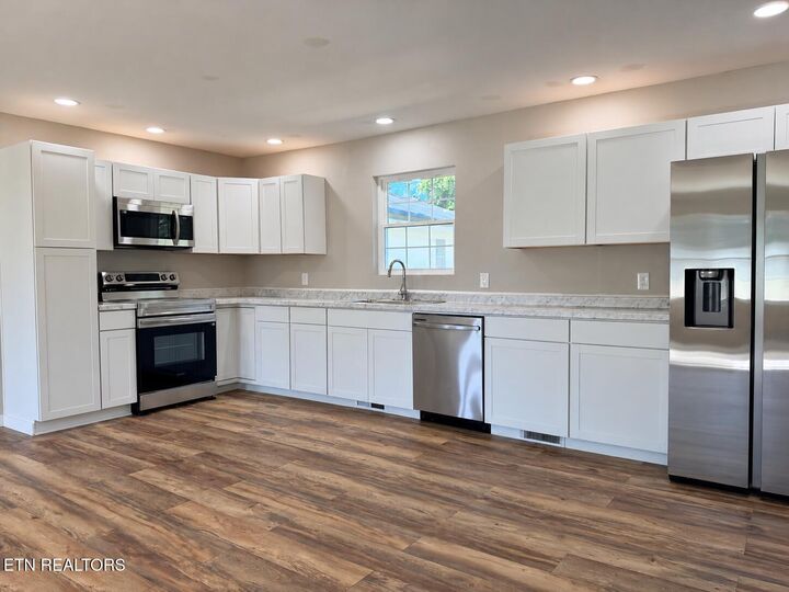 Property Photo: 462 Morris St TN 37821