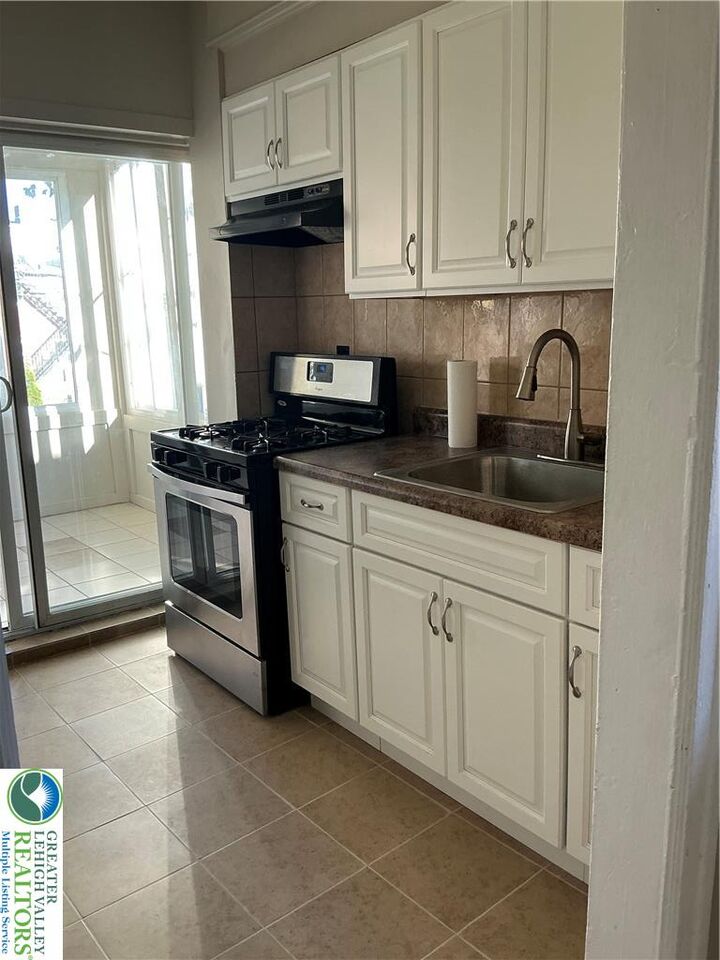 Property Photo: 19 S Madison Street 2 PA 18102