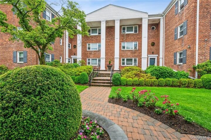 Property Photo:  1833 Palmer Avenue 3J  NY 10538 