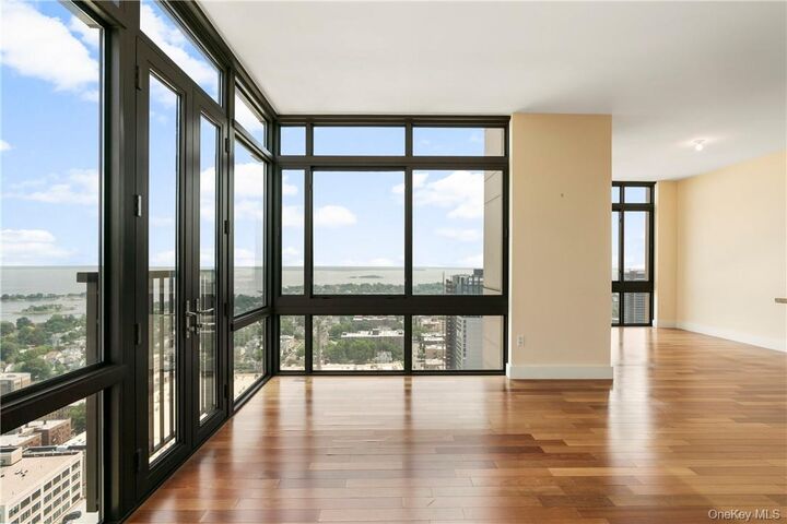 Property Photo: 175 Huguenot Street Ph201 NY 10801