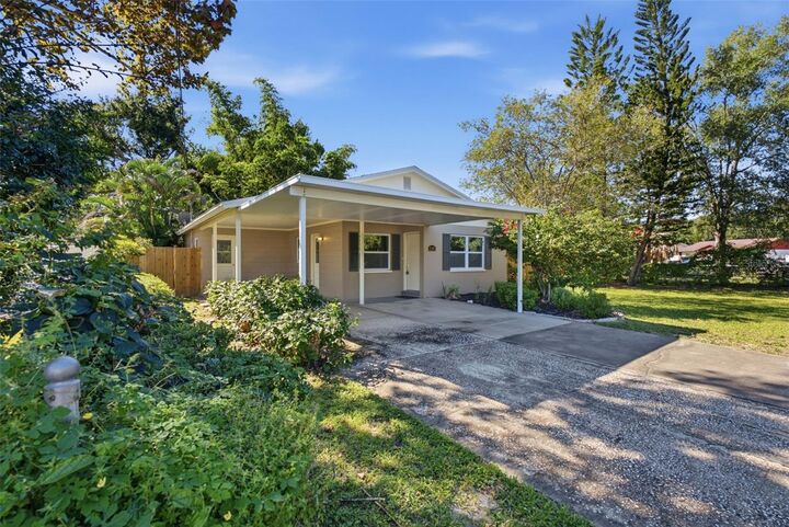Property Photo: 6709 S Dauphin Avenue FL 33611