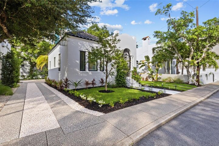 Property Photo:  410 Burns Court  FL 34236 