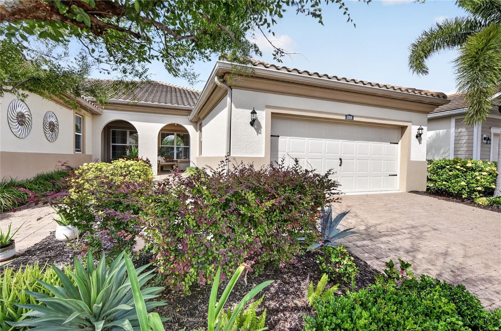Property Photo:  11910 Tapestry Lane  FL 34293 