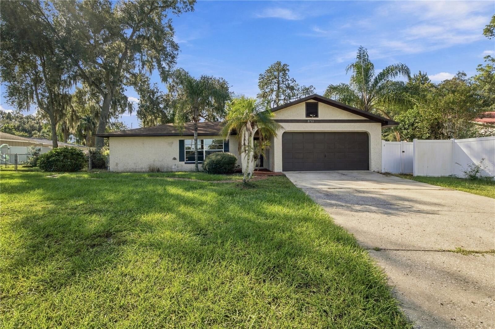 Property Photo:  2711 Charleston Drive  FL 33563 