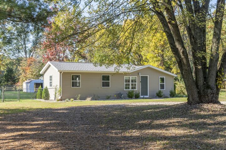 Property Photo: 71212 State Line Road MI 49112-8756