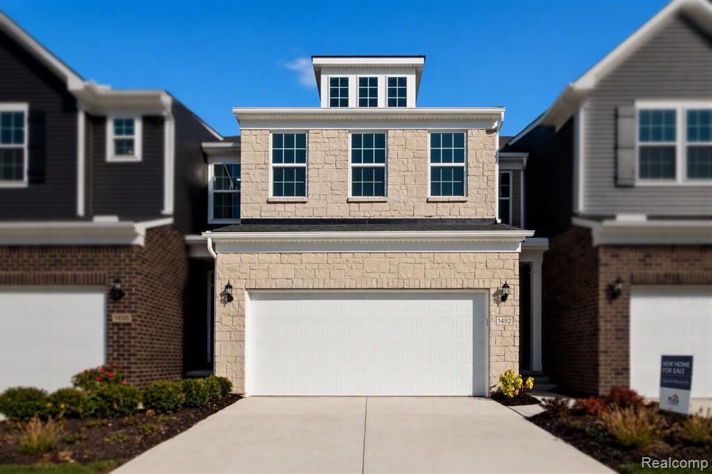 Property Photo: 1535 Superior Drive MI 48381