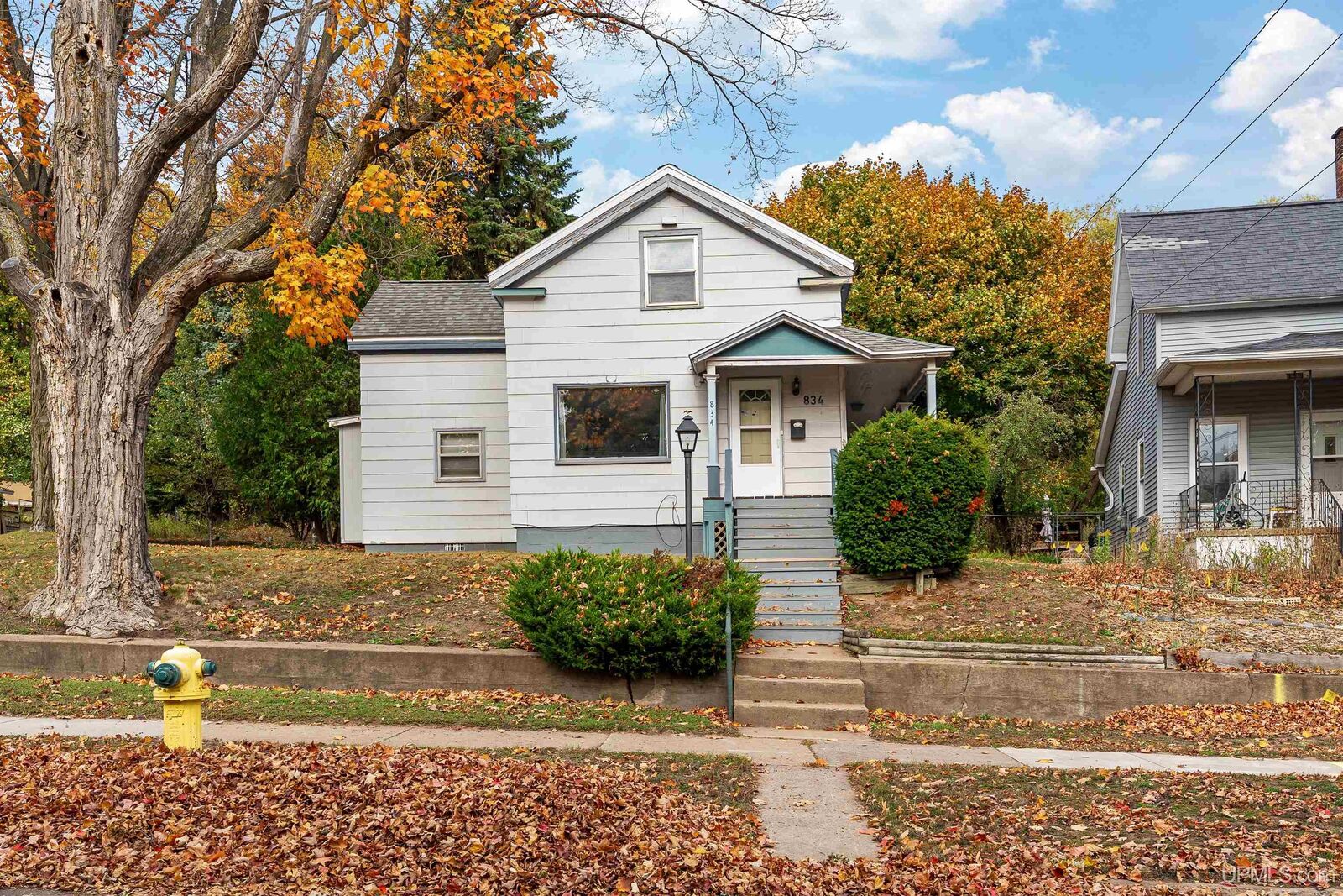 Property Photo: 834 W Bluff Street MI 49855