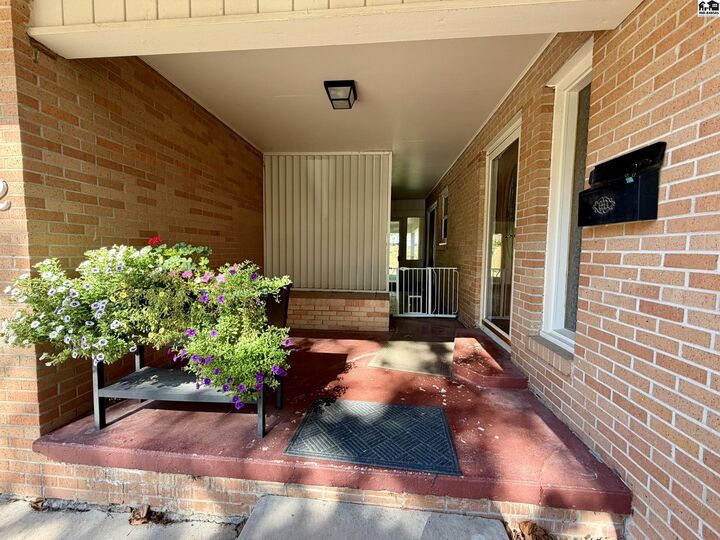 Property Photo:  302 W 28th Ave  KS 67502 