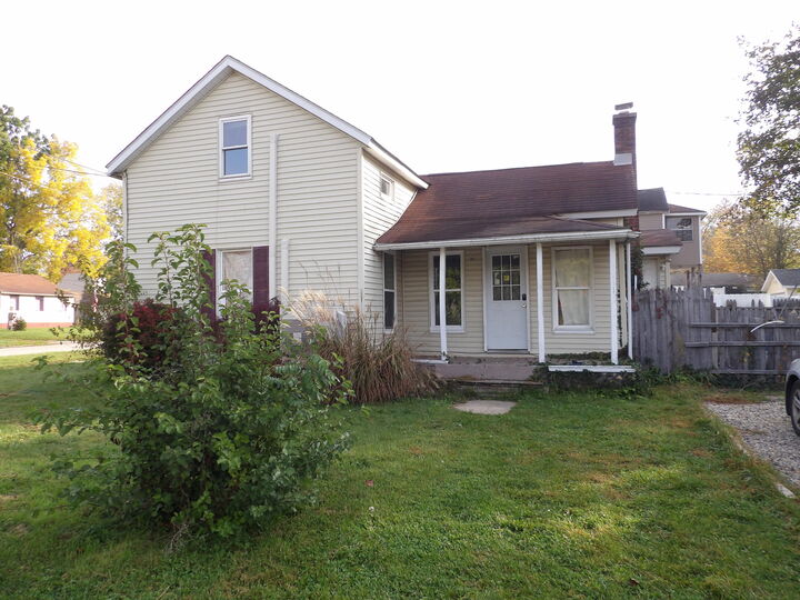 Property Photo:  904 Regent Street  MI 49120 