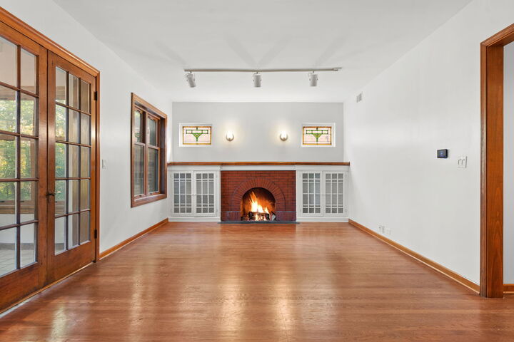 Property Photo:  933 W Ainslie Street 3E  IL 60640 
