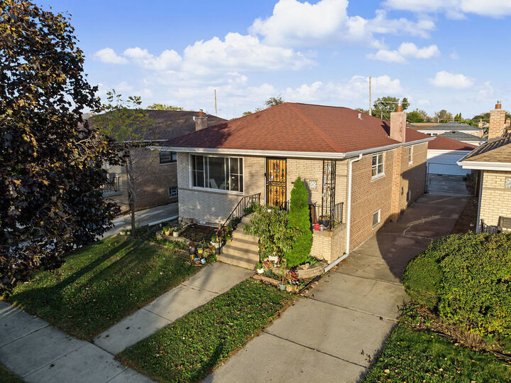 Property Photo:  445 Manistee Avenue  IL 60409 