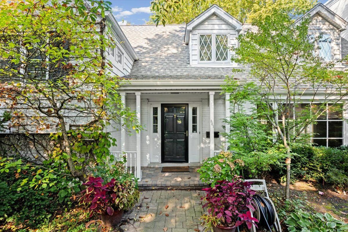 Property Photo: 361 N Deere Park Drive E IL 60035