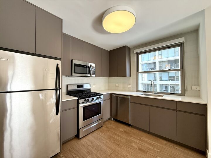 Property Photo: 420 W Belmont Avenue 14A IL 60657