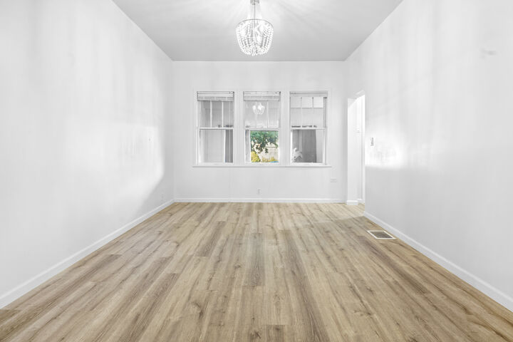 Property Photo:  10243 S Avenue M Avenue  IL 60617 