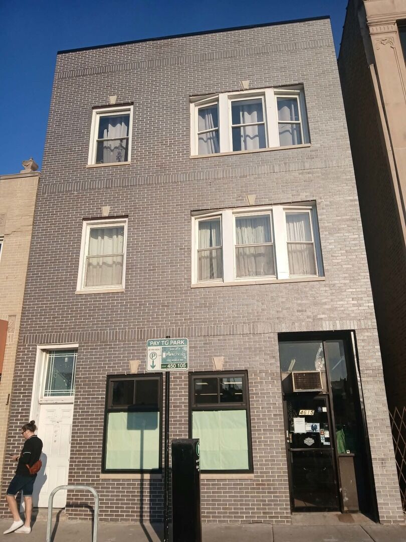 Property Photo:  4615 N Clark Street 2  IL 60640 
