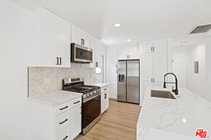 Property Photo:  1940 Cloverfield Blvd C  CA 90404 