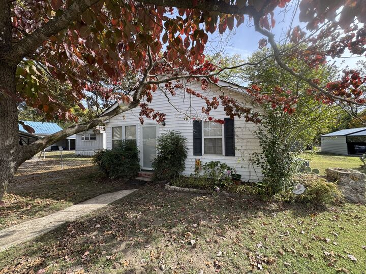 Property Photo: 737 Maplewood Ave TN 37388