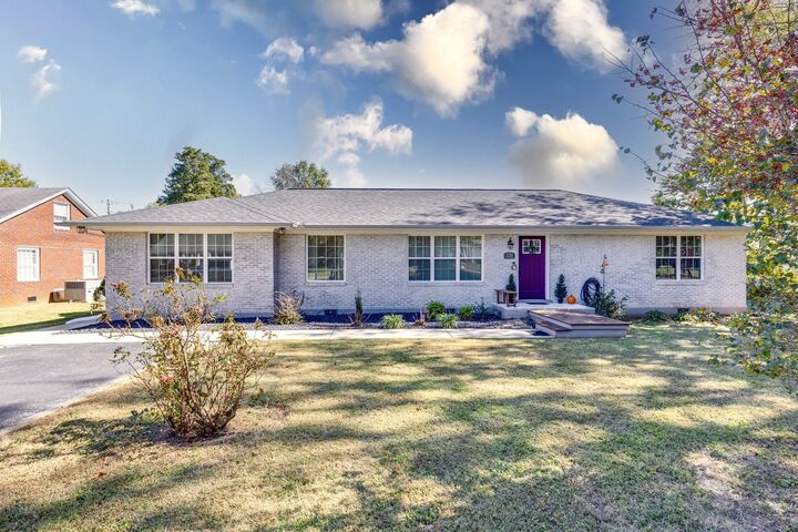 Property Photo: 220 Parkes Ave TN 38464