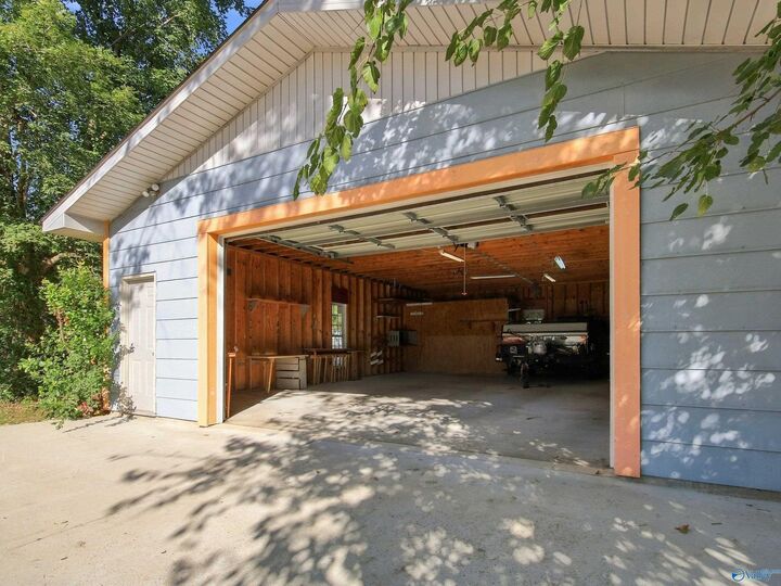 Property Photo: 2104 SW Hansel Avenue SW AL 35802
