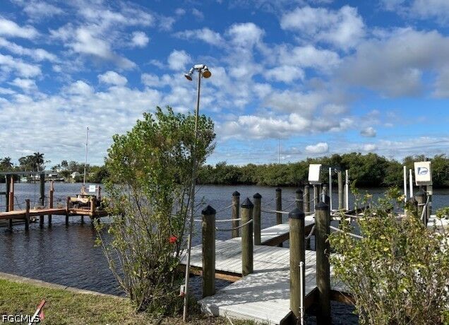 Property Photo:  208 Sun Circle  FL 33905 