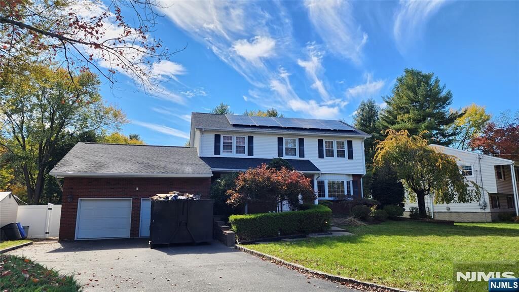 Property Photo:  15 Sweetwood Court  NJ 07054 