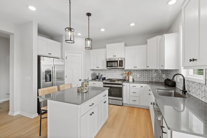 Property Photo:  713 Prospect Pointe Road  MN 55352 